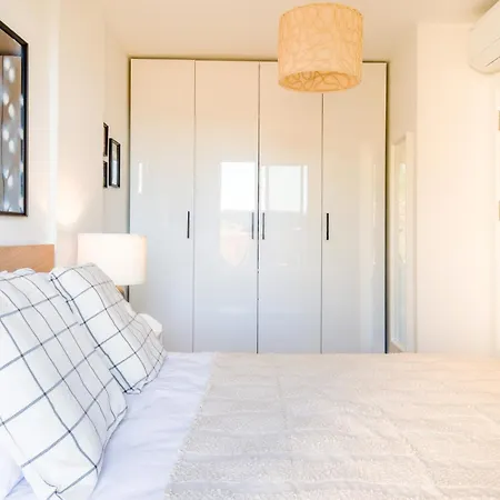 Cozy Flat With Backyard 5 Min To Marina דירה *